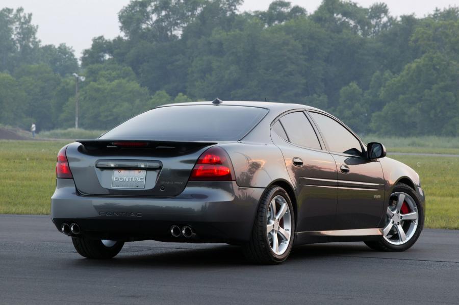  Pontiac Bonneville GXP 2004 года  (фото 16 из 26)